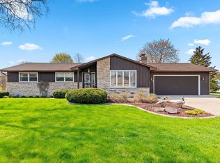 2218 Town Hall Rd, Green Bay, WI 54311