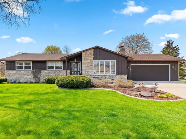 2218 Town Hall Rd, Green Bay, WI 54311