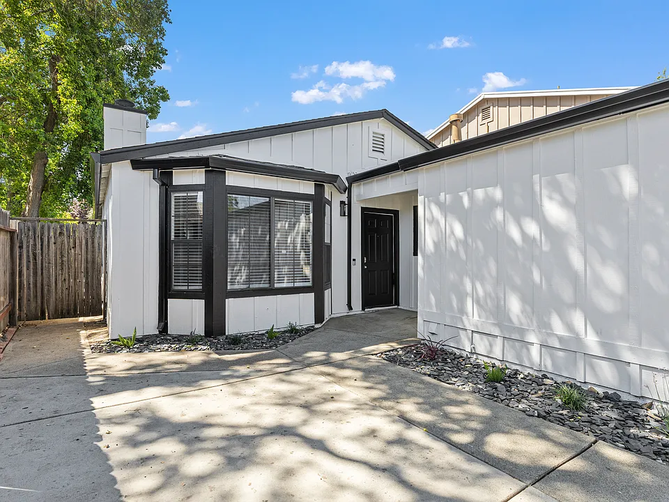 309 Hemphill Way
