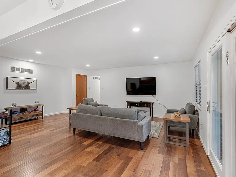 1000 Providence Rd — Photo 22