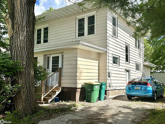 3rd image of 406 W Carpenter Ave