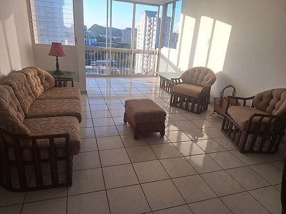 Spacious living room