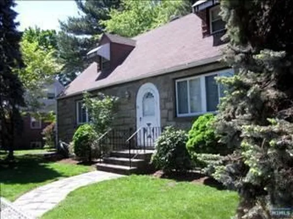 88 Glenwood Ave, Elmwood Park, NJ 07407