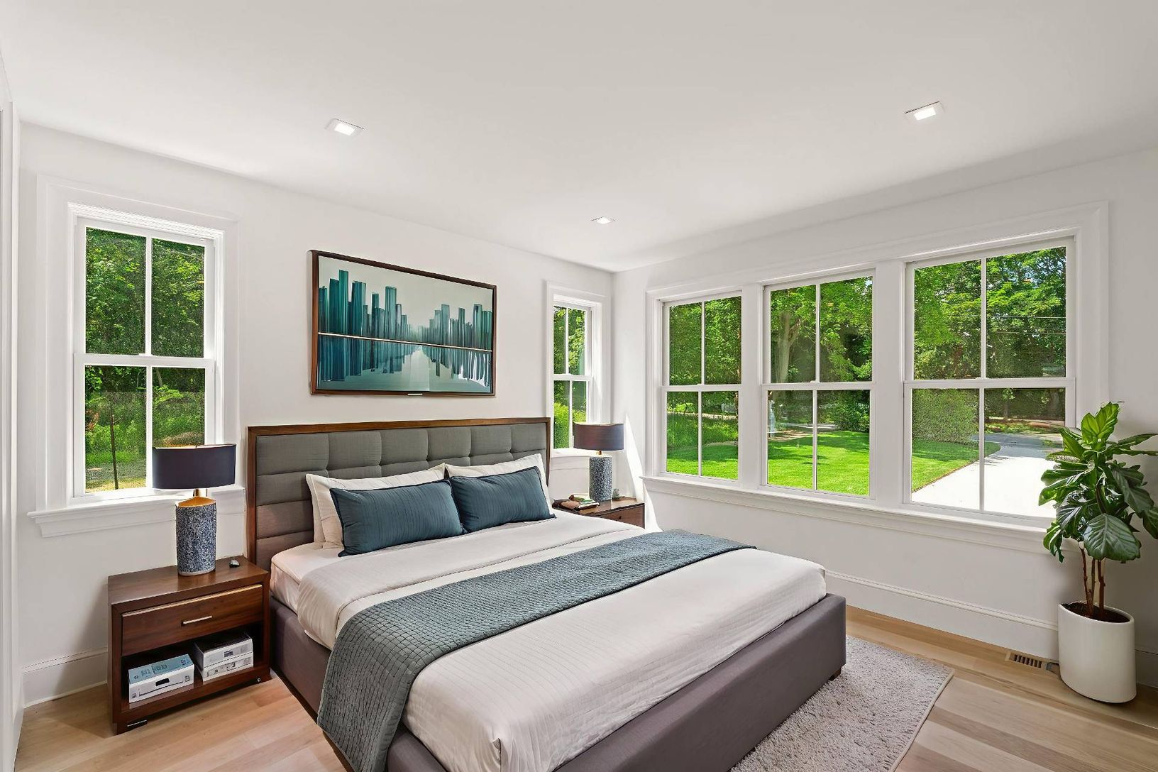  Spacious 1st floor Ensuite Guest bedroom