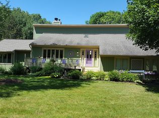 3380 Pleasant Valley Rd, Brighton, MI 48114