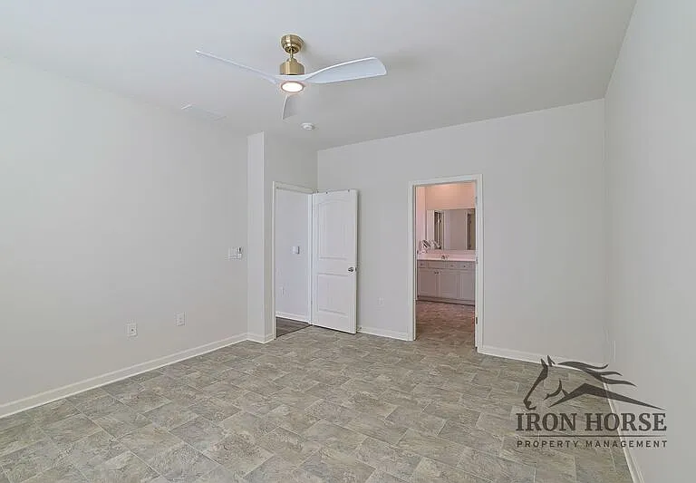 835 Baker View Ln — Photo 16