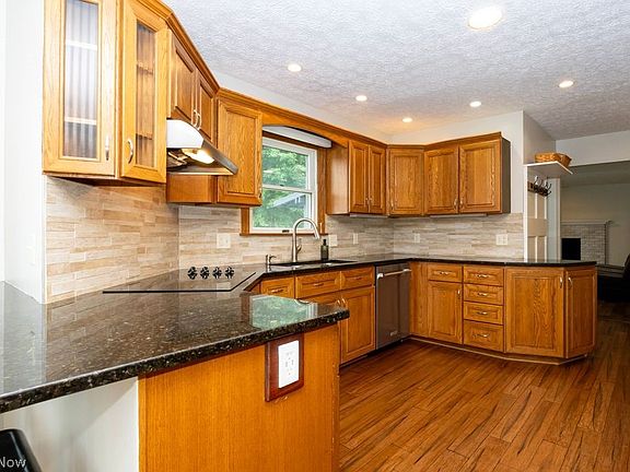 4th image of 2826 Greenridge Rd