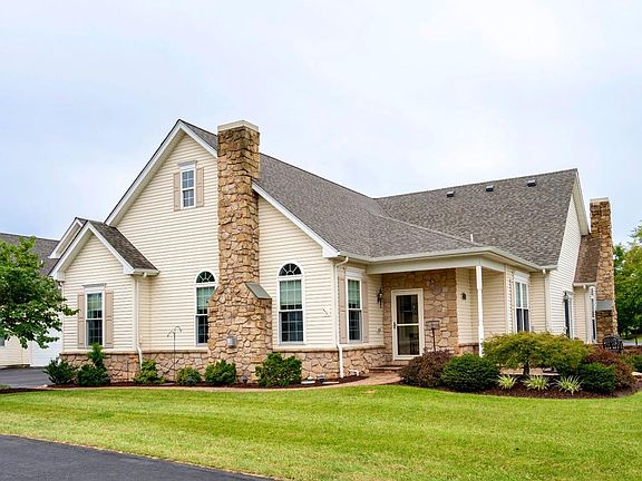 5th image of 1075 Burgundy Cir
