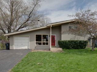 55 Longmeadow Dr, Lindenhurst, IL 60046