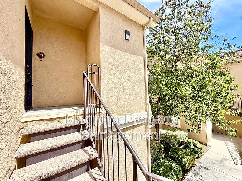 3 bed, 2.0 bath, 1232 sqft, $2,499 — Photo 3