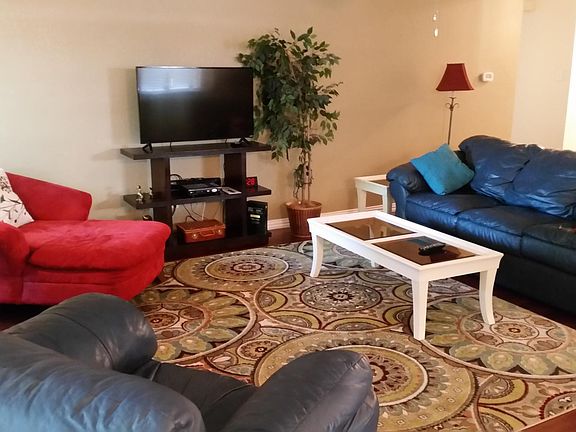 5th image of 305 Canterbury St