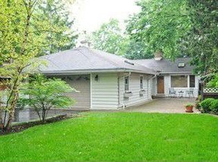 696 Foxdale Ave, Winnetka, IL 60093