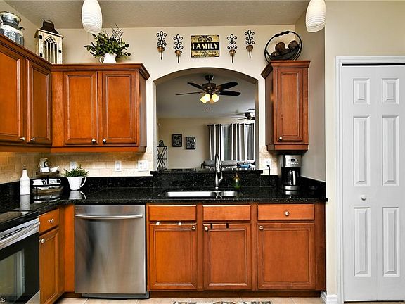 5th image of 3279 Antica St
