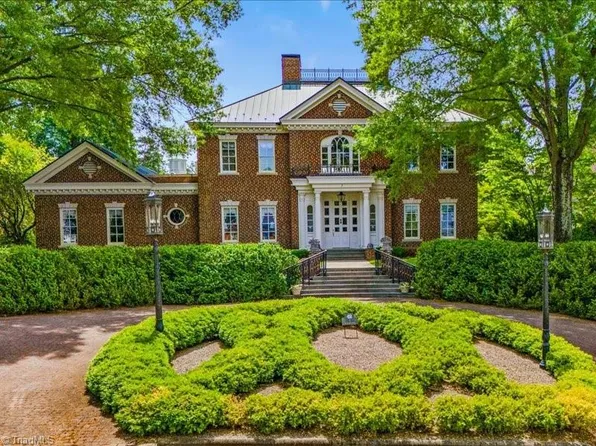 7 Clubview Ct, Greensboro, NC 27410