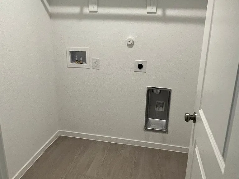 2047 Stable Ln — Photo 13