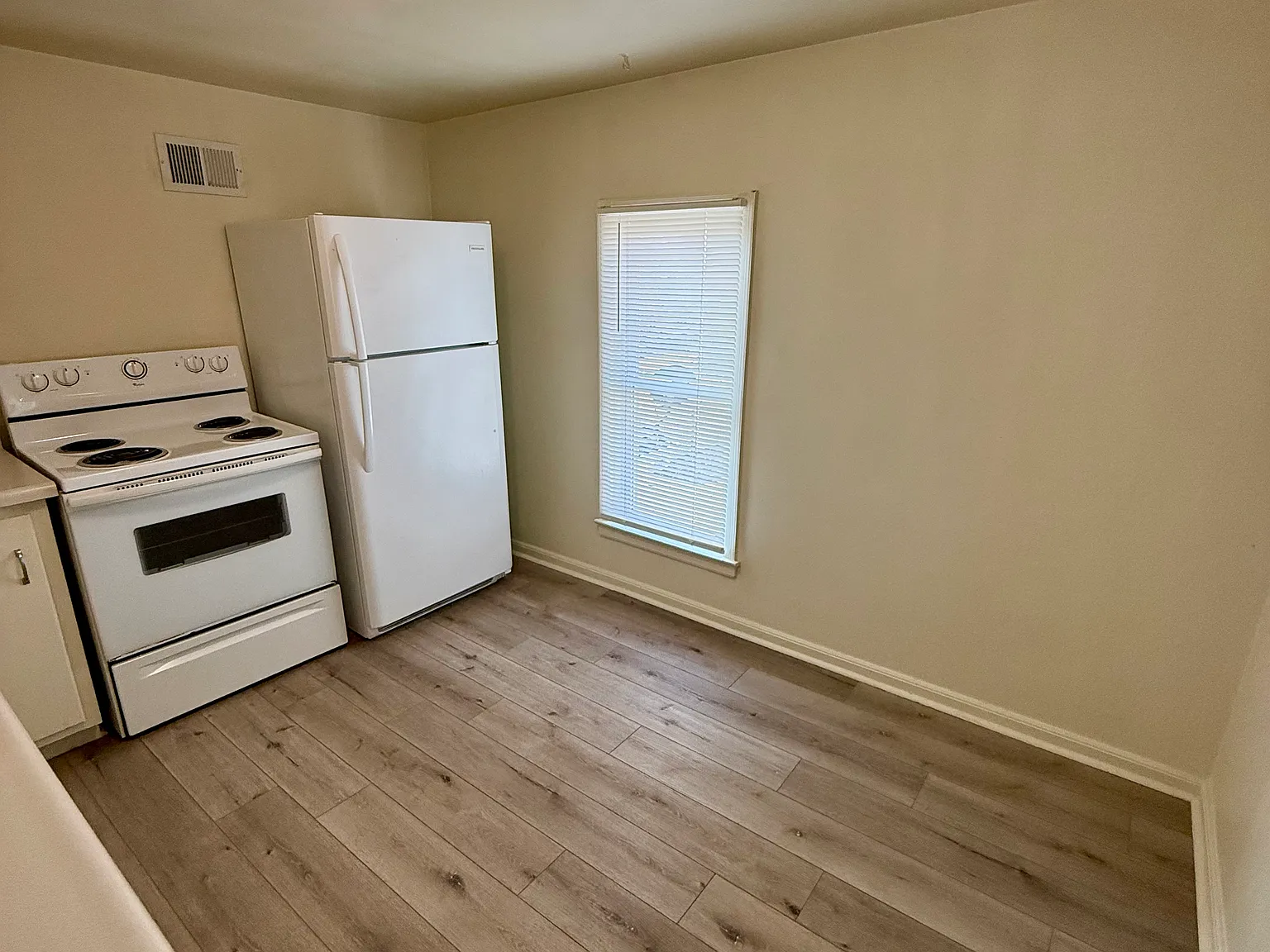 2 bed, 936 sqft, $1,195 — Photo 4