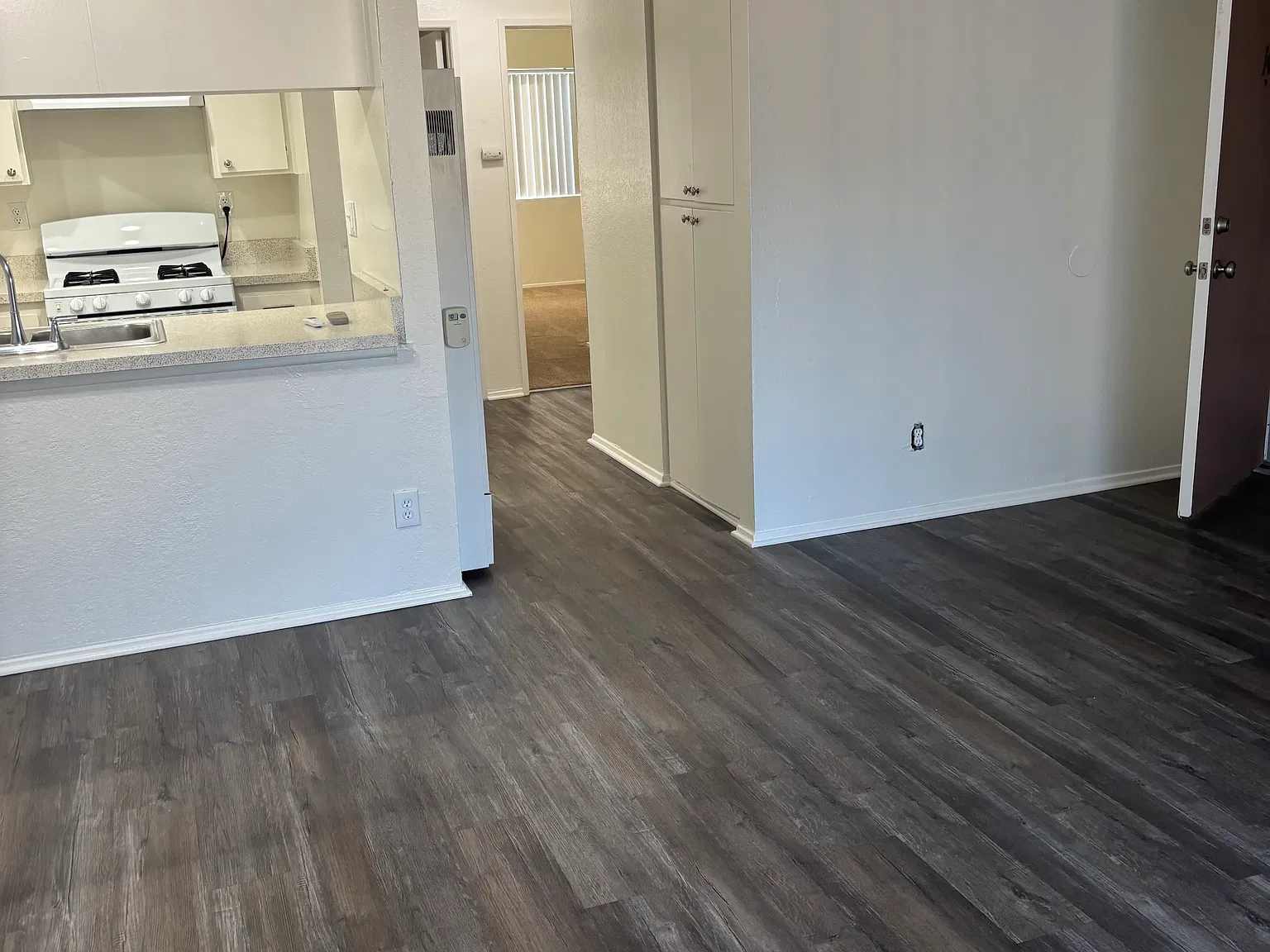California Apartments — Photo 4