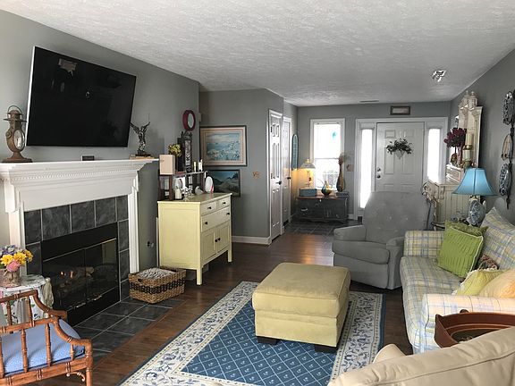 5th image of 165 Gold Leaf Dr NW