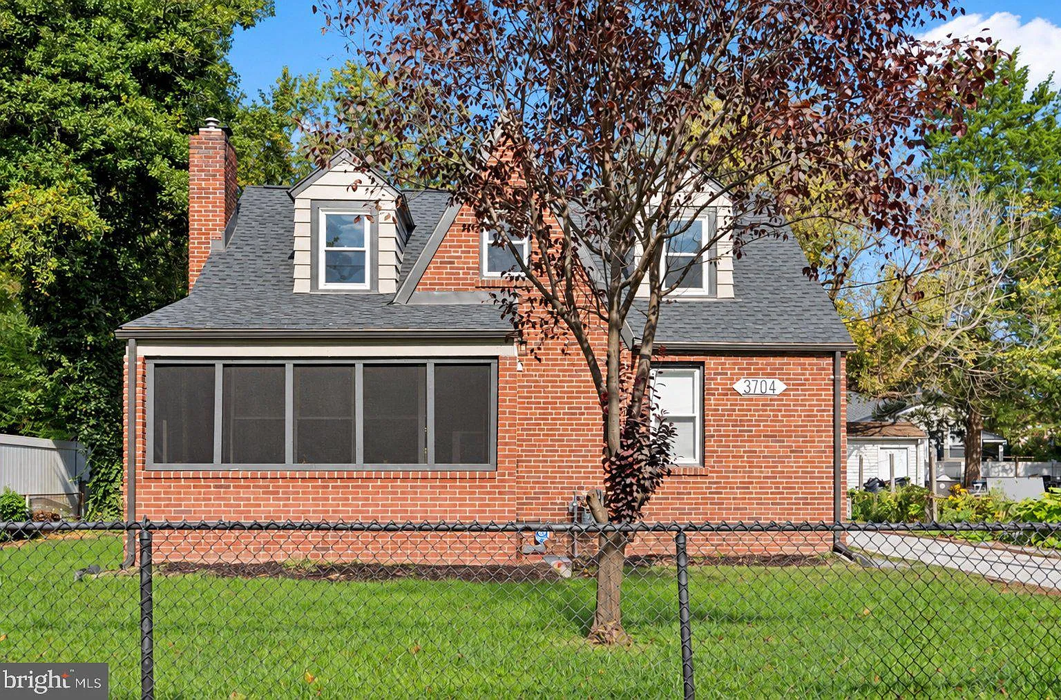 3 bed, 3.0 bath, 1978 sqft, $3,295 — Photo 2
