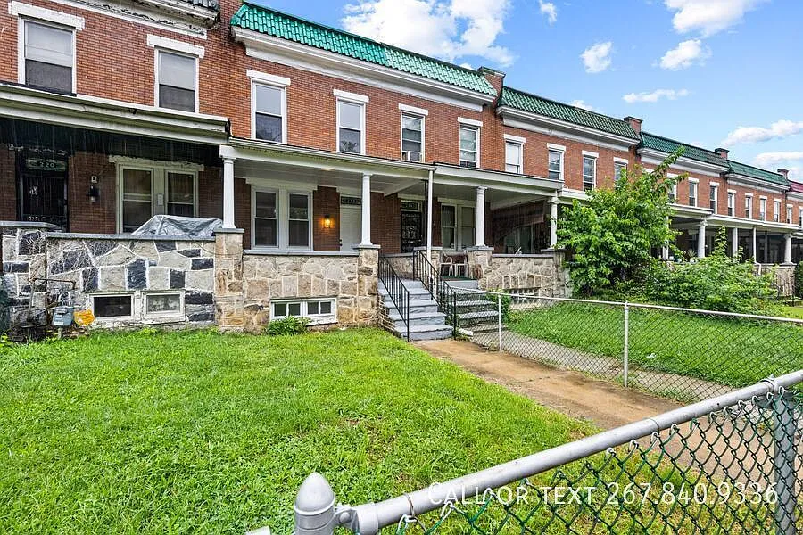 3 bed, 1120 sqft, $2,100 — Photo 2