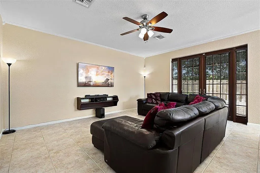 4168 Lake Tahoe Cir — Photo 2