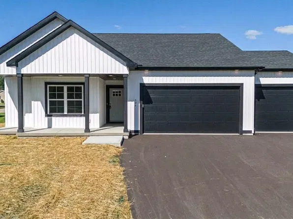 504 Village Ln, Ripon, WI 54971