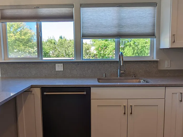 436 Center St — Photo 4