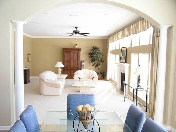 3rd image of 2567 Parkwood Dr