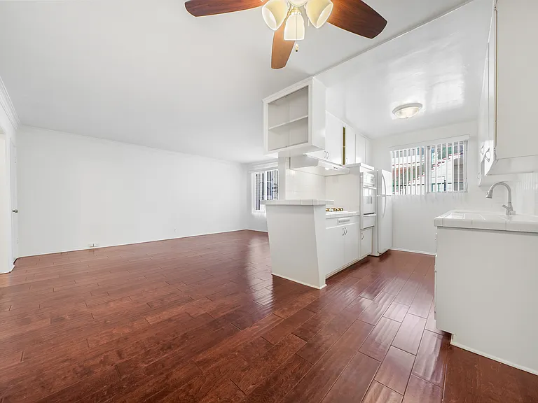 426 S Rexford Dr #5 — Photo 7