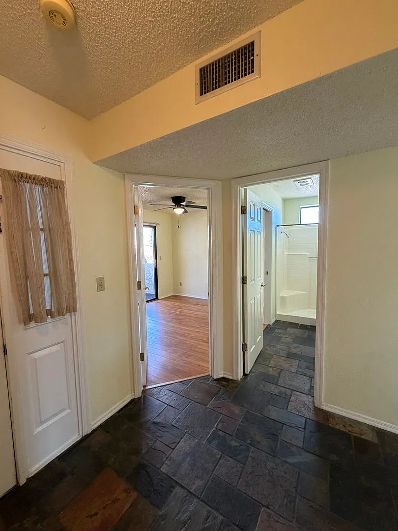 2BR 2BA Riverview Bluffs Condo, 1st Floor *Secure gated entrance,assigned parking Views & Amenities — Photo 4