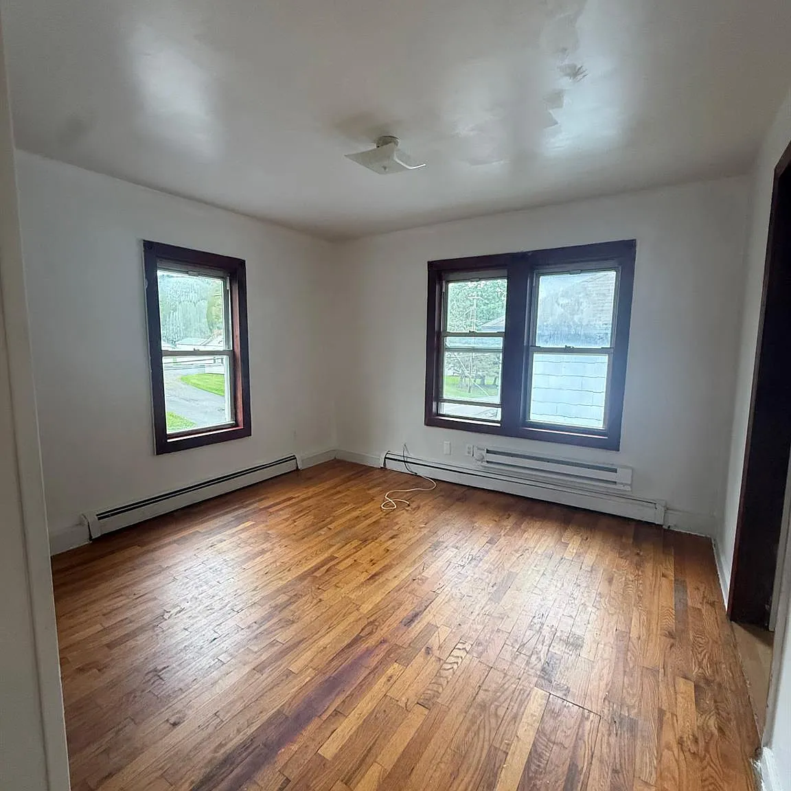 1 bed, 1.0 bath, 4050 sqft, $1,200 — Photo 1