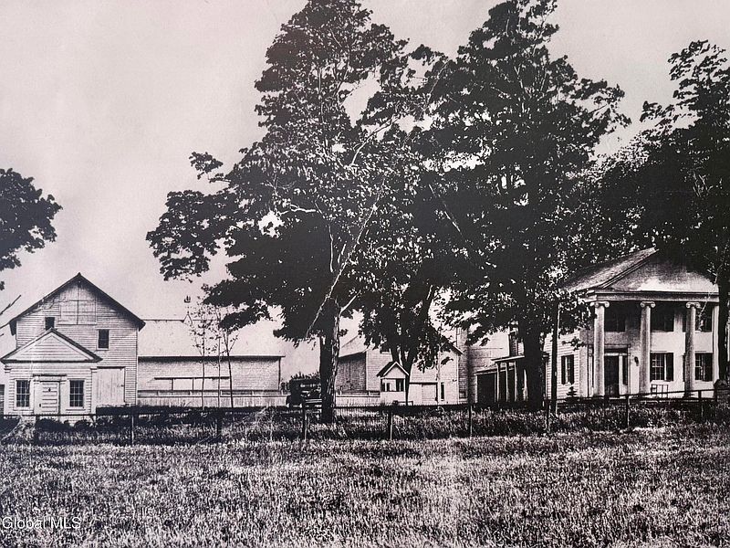 3rd image of 6 Halfmoon Drive