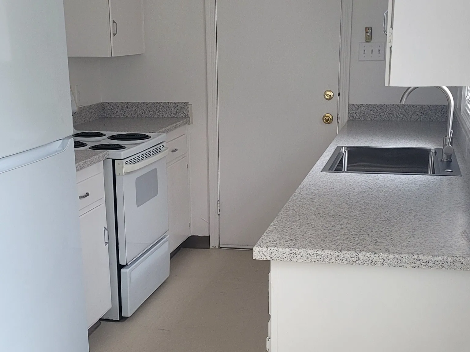 2 bed, 1000 sqft, $1,600 — Photo 3