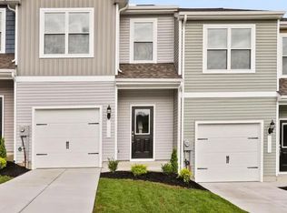 64 Paddington St, Falling Waters, WV 25419