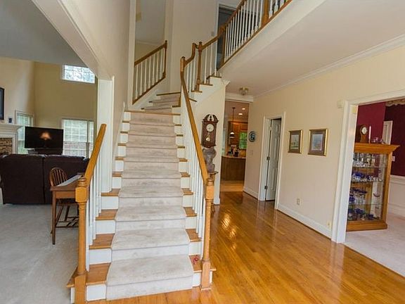 5th image of 1848 De Winton Pl