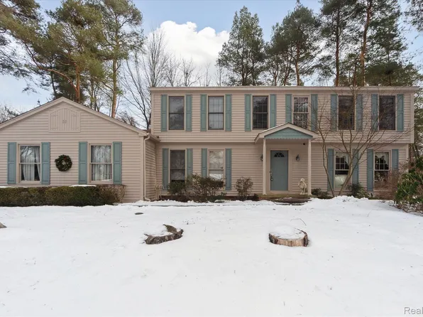 8150 Fawn Valley Dr, Clarkston, MI 48348