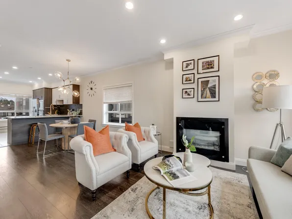 7691 Bridge St #10, Richmond, BC V6Y 2S6