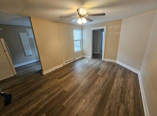 168 4th Ave APT D, Montgomery, WV 25136
