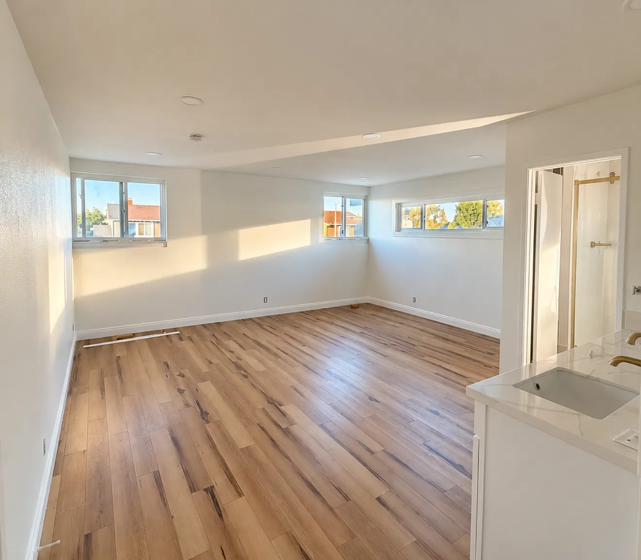 4 bed, 2.5 bath, 1988 sqft, $5,200 — Photo 3