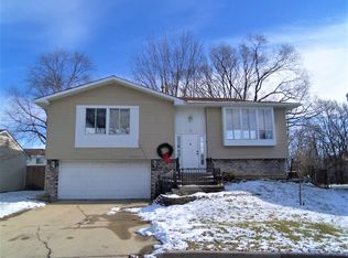 39 Joslyn Dr, Elgin, IL 60120