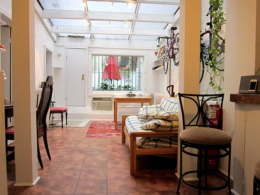 Rented by MNS | media 17