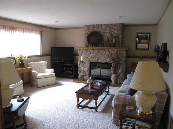 4th image of 3619 Carlton Dr