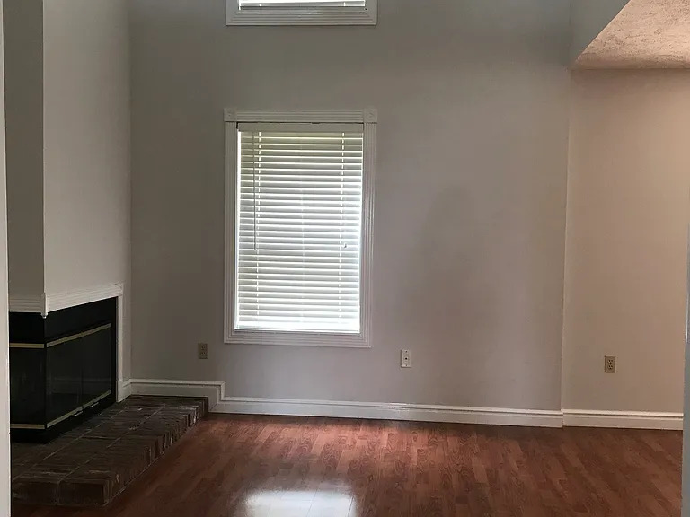 1130 Valleyview Dr — Photo 16