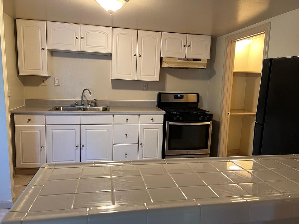 Recently updated kitchen, cabintes, gas stove and fridge.