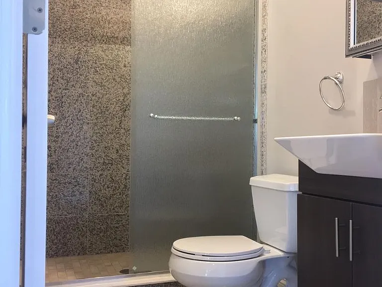 77 Linden St #2R — Photo 9