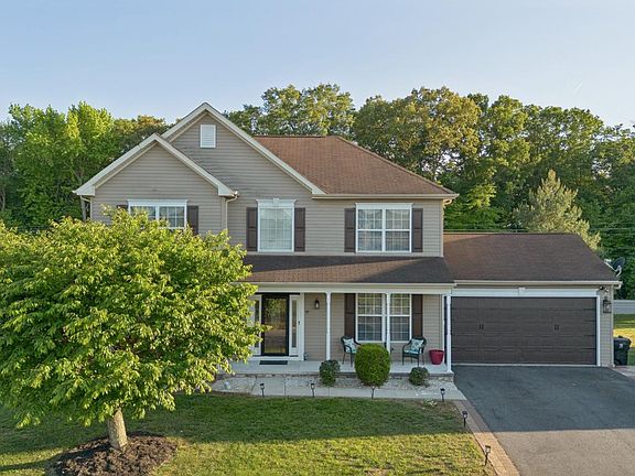 4th image of 19 Grayton Dr