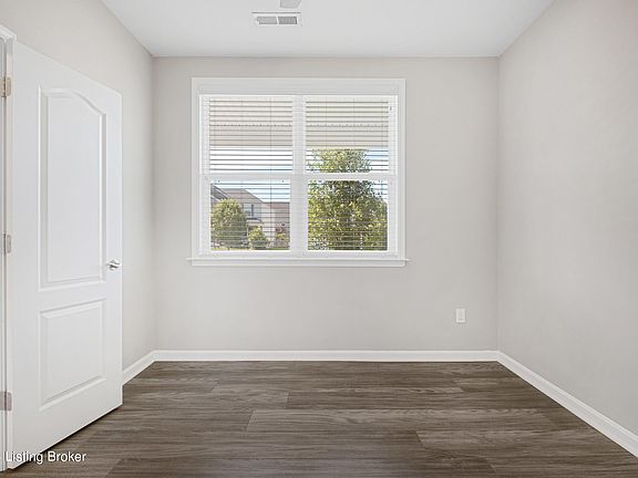 5th image of 278 Saint Regis Dr