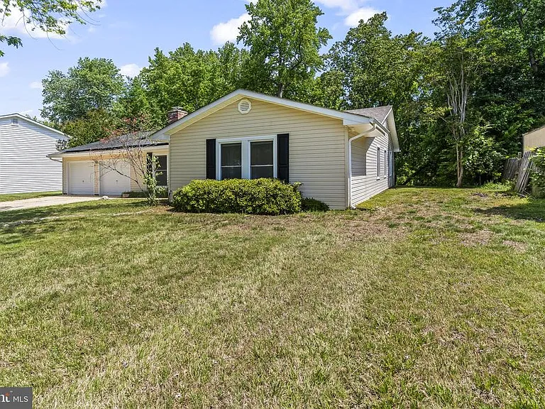 2060 Red Spruce Ct — Photo 2