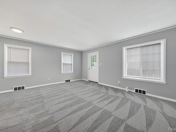 4th image of 3024 Wolcott St