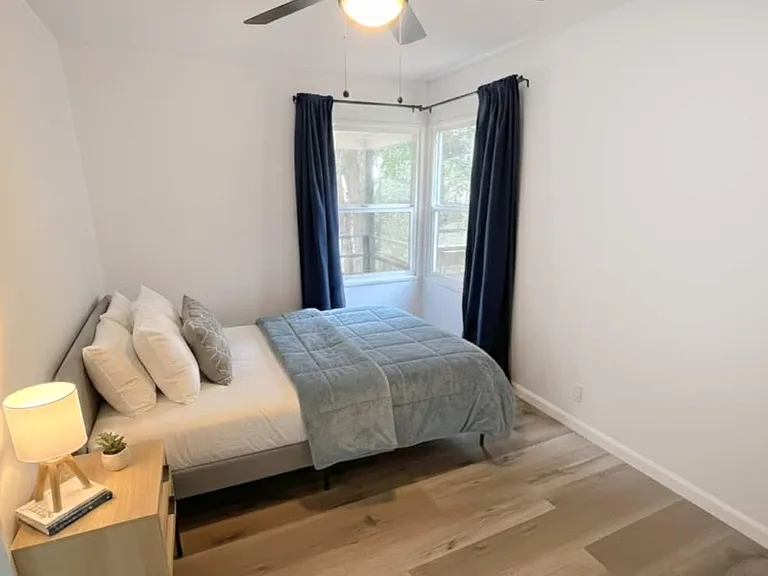 6136 Carlos Ave #1/2 — Photo 4